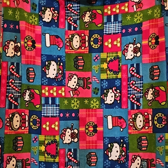 Hello Kitty Window curtain drape panel and bonus fleece blanket - Picture 10 of 14